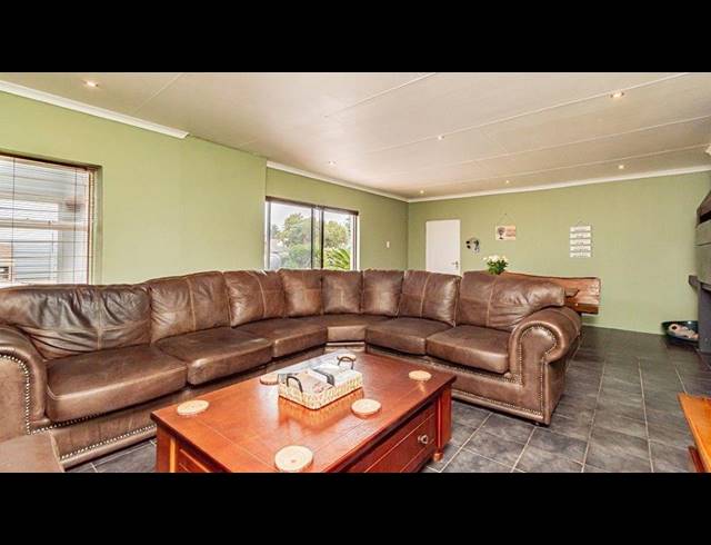 3 BEDROOM HOUSE FOR SALE IN BRACKENHURST